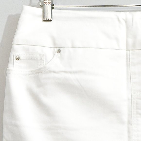 S.C. & CO Ladies' Denim Skort White - Picture 2 of 5